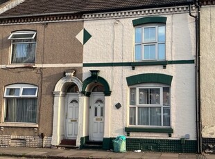 Terraced house to rent in Clare Street, Northampton NN1