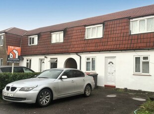 Terraced house to rent in Elliman Avenue, Slough SL2