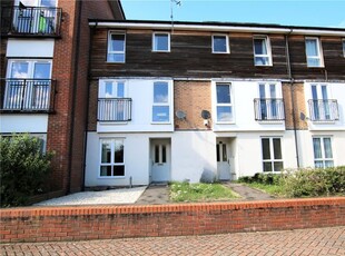 Terraced house to rent in Meadow Way, Caversham, Reading, Berkshire RG4