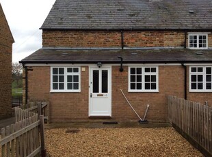Terraced house to rent in West Street, Northampton, Northamptonshire NN6