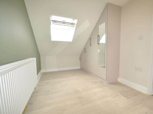 Terraced house to rent London, W7 1NQ