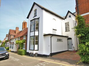Town house to rent in The Terrace, Wokingham RG40