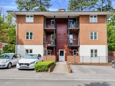 2 bedroom apartment for sale in Grange Close, Winchester, SO23