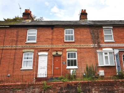 3 bedroom terraced house for sale in Winchester Road, Town Centre, Basingstoke, RG21