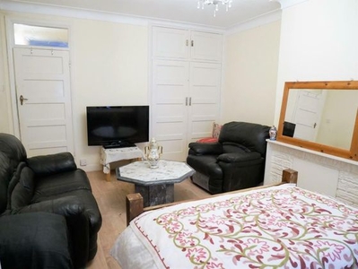 House share to rent Hounslow, TW5 0TL