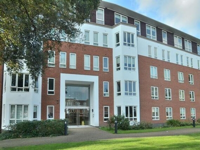 2 Bedroom Apartment For Sale In 8-111 High Road, South Woodford
