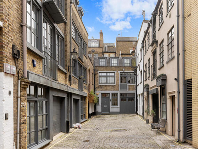 4 Bedroom Mews Property For Sale In Fitzrovia, London