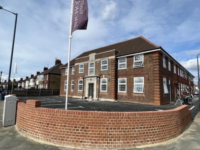 1 Bedroom Flat For Sale In High Road West
