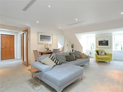 2 Bedroom Apartment For Sale In Radlett, Hertfordshire