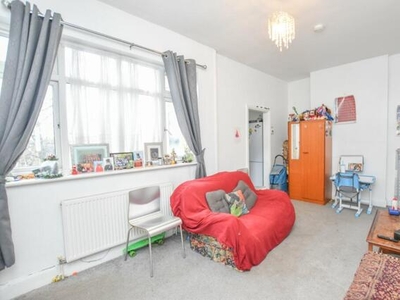 2 Bedroom Apartment For Sale In South Norwood, London