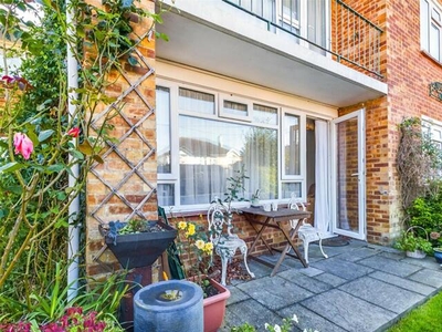 2 Bedroom Apartment For Sale In Walkford, Christchurch