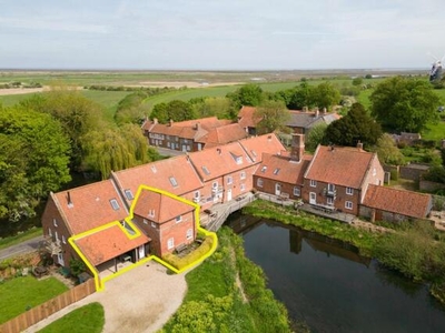 2 Bedroom Character Property For Sale In Burnham Overy Staithe