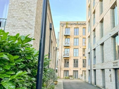 2 Bedroom Flat For Sale In French Yard, Bristol