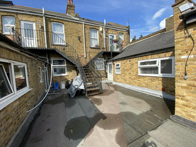 2 Bedroom Flat For Sale In Hounslow, Greater London