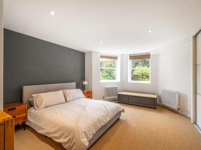 2 Bedroom Flat For Sale In North Kensington, London
