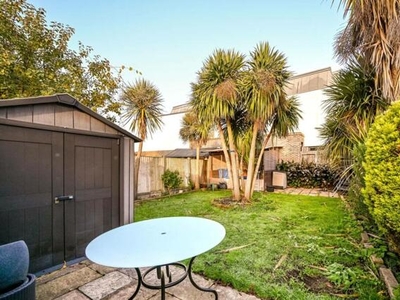 2 Bedroom Flat For Sale In North Sheen, Richmond