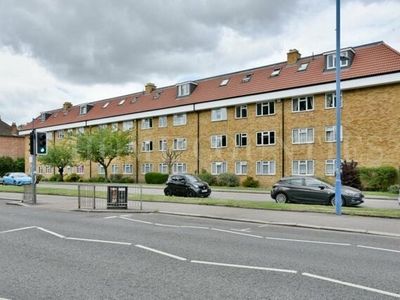 2 Bedroom Flat For Sale In Potters Bar