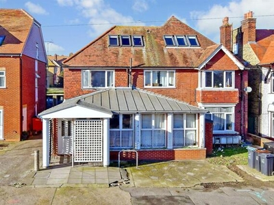 2 Bedroom Ground Floor Flat For Sale In Cliftonville, Margate
