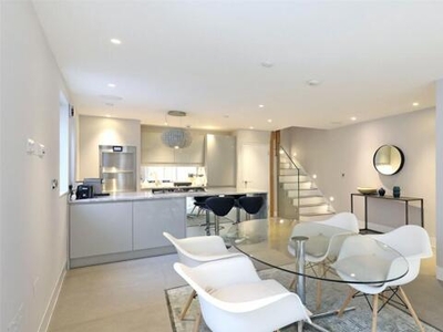 2 Bedroom Mews Property For Rent In Notting Hill