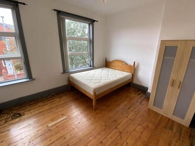 2 Bedroom Terraced House For Rent In Fallowfield, Manchester