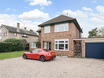 3 Bedroom Detached House For Sale In Walton-on-thames