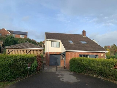 3 Bedroom Detached House For Sale In Worrall Hill