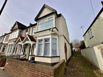 3 bedroom end of terrace house for sale Southend-on-sea, SS0 9PW