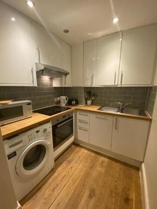 3 Bedroom Flat For Rent In Tollcross, Edinburgh