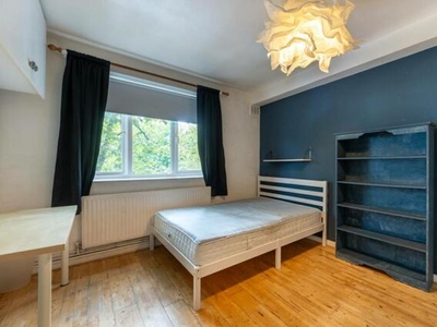 3 Bedroom Flat For Sale In Portobello, London