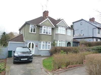 3 Bedroom Semi-detached House For Rent In Mill Hill