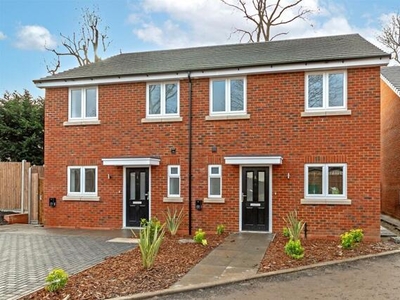 3 Bedroom Semi-detached House For Sale In Bricket Wood