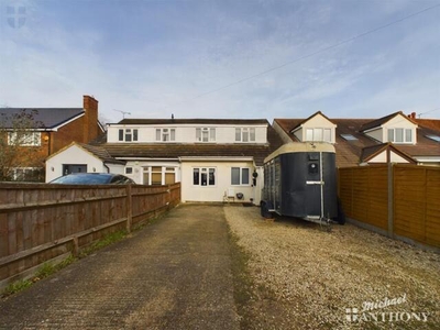 3 Bedroom Semi-detached House For Sale In Stone, Aylesbury