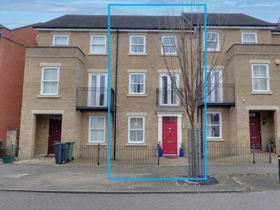 3 Bedroom Town House For Sale In Hook, Hampshire