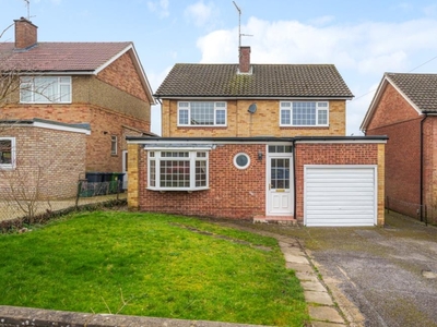 4 Bed House For Sale in High Wycombe, Buckinghamshire, HP11 - 5313455