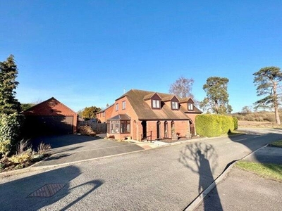 4 Bedroom Bungalow For Sale In Astley, Stourport-on-severn