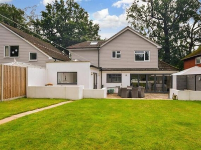4 Bedroom Detached House For Sale In Pound Hill, Crawley