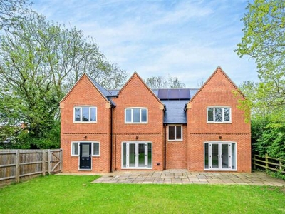 4 Bedroom Detached House For Sale In Ravensthorpe, Northamptonshire