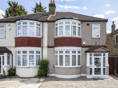4 bedroom semi-detached house for sale Bromley, BR1 4JN