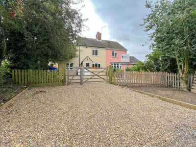 4 Bedroom Semi-detached House For Sale In Toad Row, Henstead