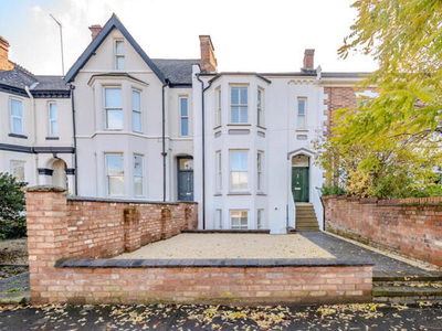4 Bedroom Town House For Sale In Warwick