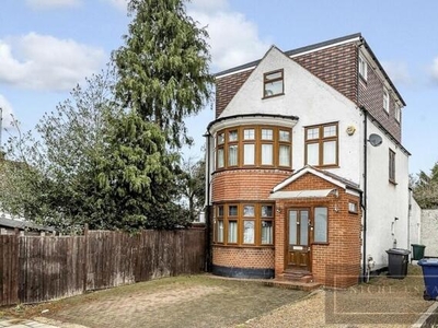 6 Bedroom Detached House For Rent In West Finchley