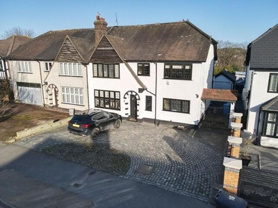 6 Bedroom Semi-detached House For Sale In Chigwell, Essex