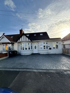 Bungalow for sale in Adelaide Gardens, Chadwell Heath RM6