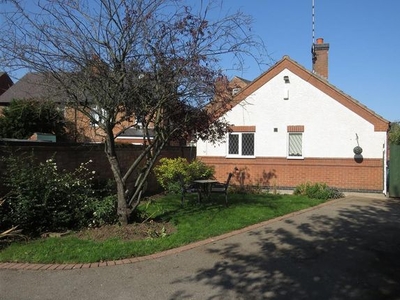 Bungalow to rent in Carlyle Court Carlyle Road, West Bridgford, Nottingham NG2