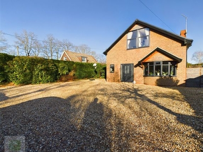 Detached house for sale in Barkham Ride, Finchampstead, Wokingham, Berkshire RG40