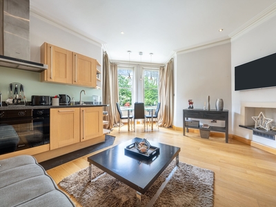 Essendine Mansions, Essendine Road, Maida Vale, London, W9 1 bedroom flat/apartment in Essendine Road