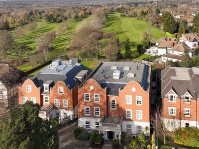 Flat for sale in Manor Road, Chigwell IG7
