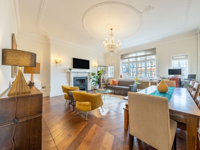 Flat for sale in North Gate, Prince Albert Road, St John's Wood, London NW8