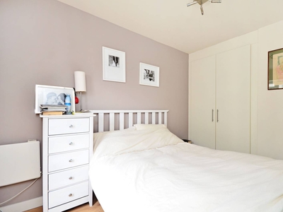 Flat in Boulevard Drive, Colindale, NW9