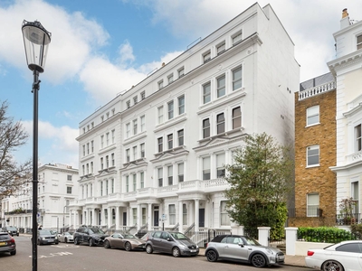 Flat in Chepstow Place, Westbourne Grove, W2
